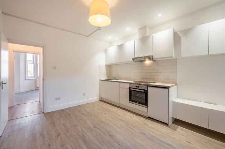 Modern and Central Apartment Roderick Road, Belsize Park